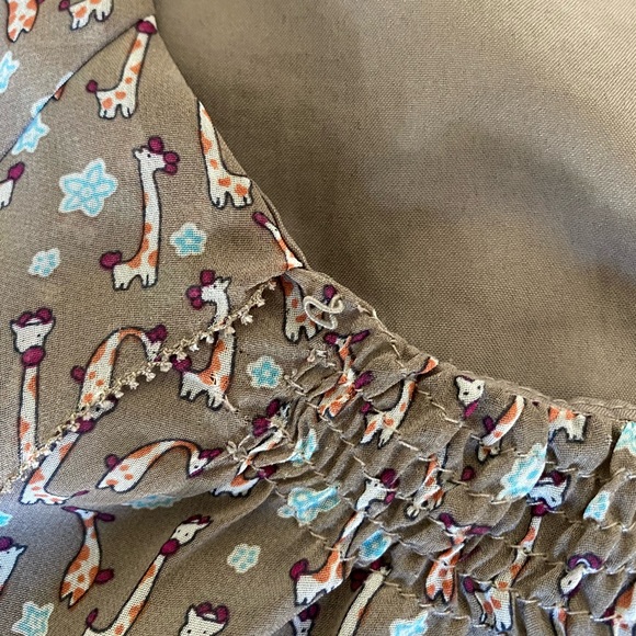 Scoop Neck Giraffe Blouse - Picture 4 of 4